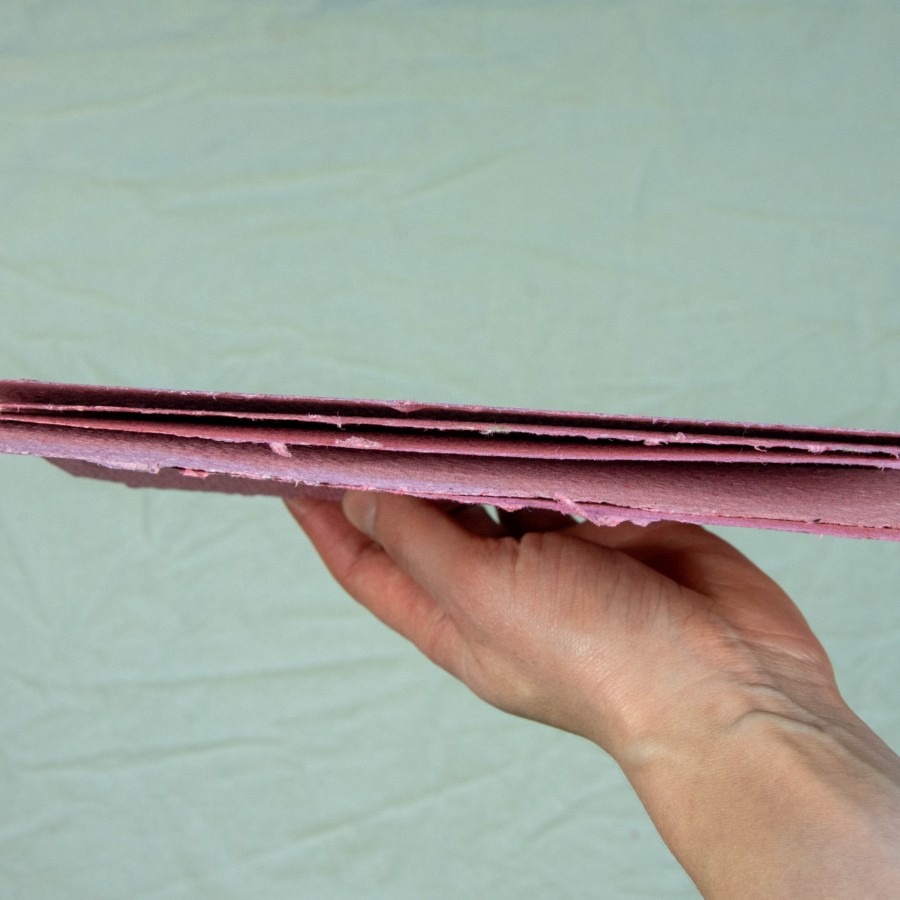 Perdirbtas rausvas popierius, 15x21, 5 vnt. Perdirbtas rausvas popierius, 15x21, 5 vnt.