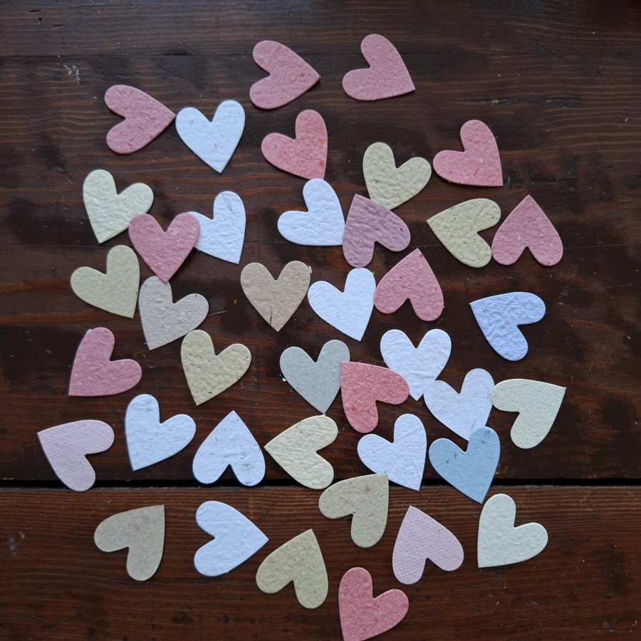 Perdirbto popieriaus širdelės, spalvotų miksas Perdirbto popieriaus širdelės, spalvotų miksas