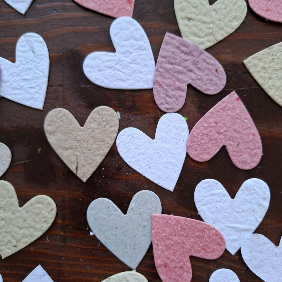 Perdirbto popieriaus širdelės, spalvotų miksas Perdirbto popieriaus širdelės, spalvotų miksas